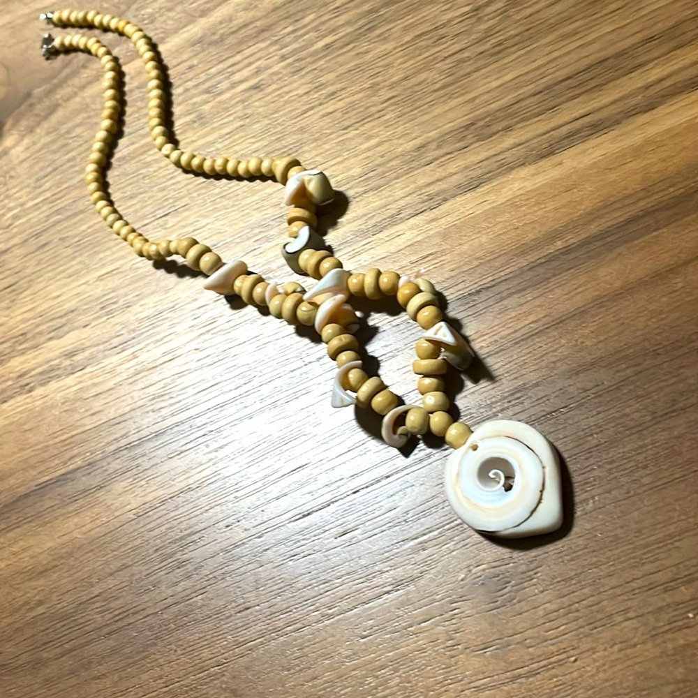 Shell necklace - Picture 2 of 3